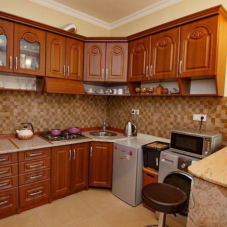 Apartment On Javakhishvili บาทูมิ ภายนอก รูปภาพ