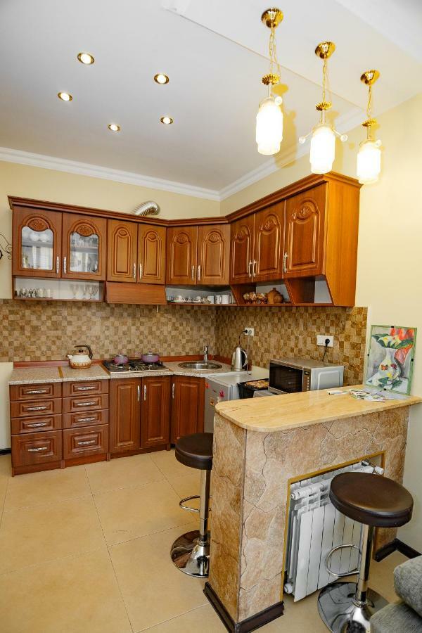 Apartment On Javakhishvili บาทูมิ ภายนอก รูปภาพ
