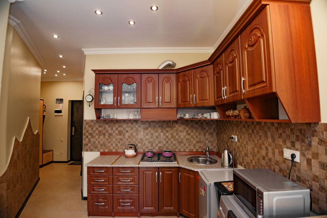 Apartment On Javakhishvili บาทูมิ ภายนอก รูปภาพ