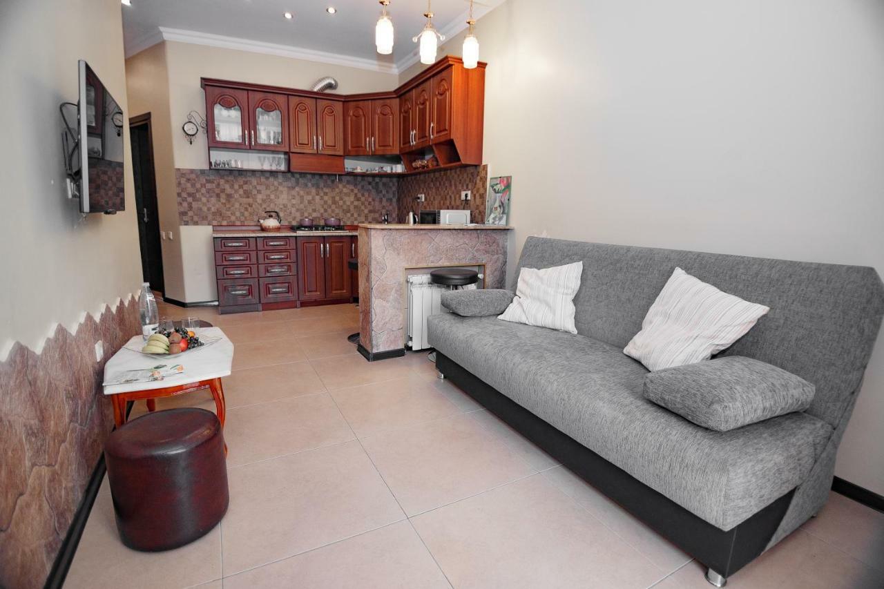 Apartment On Javakhishvili บาทูมิ ภายนอก รูปภาพ