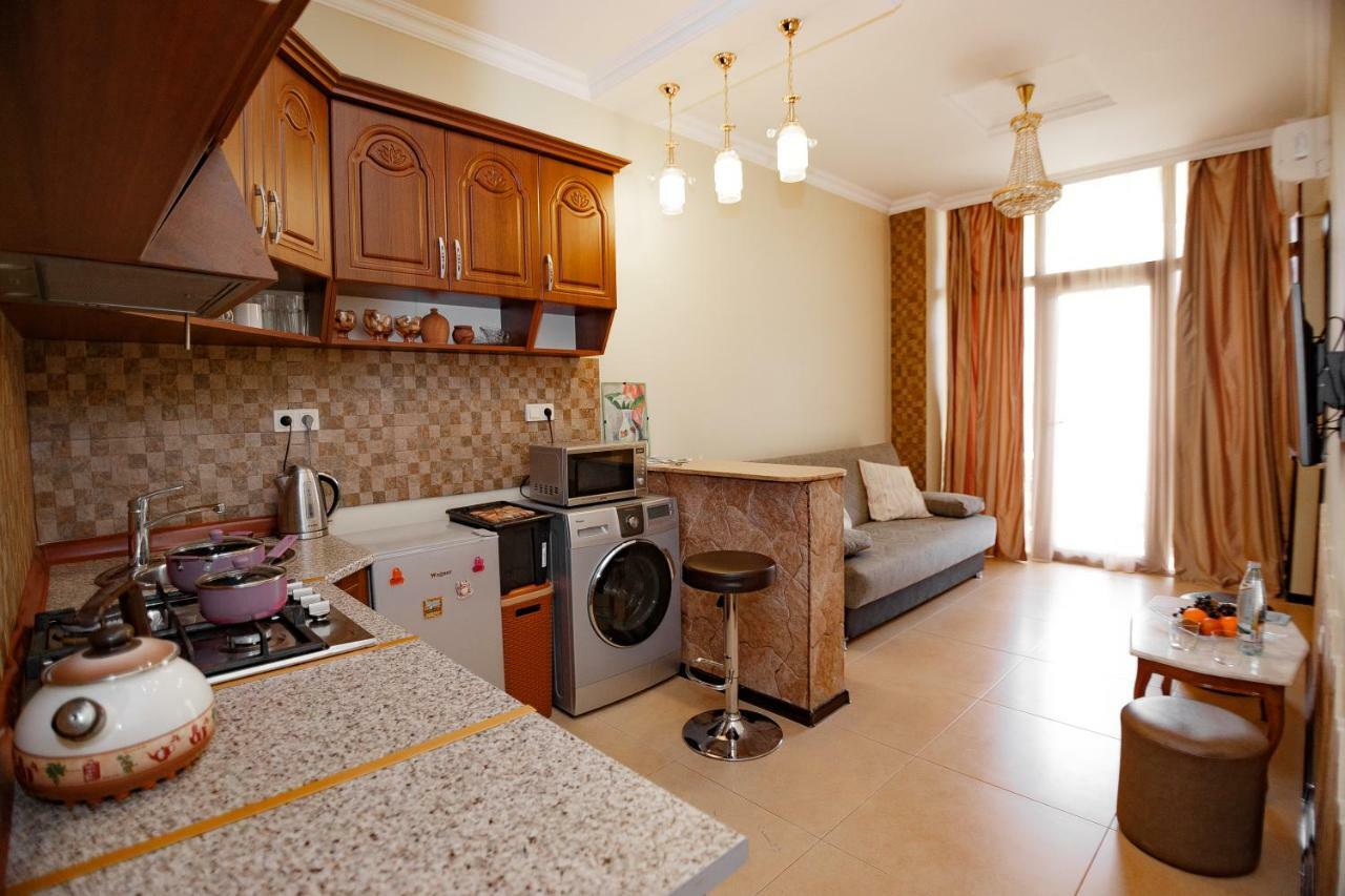 Apartment On Javakhishvili บาทูมิ ภายนอก รูปภาพ