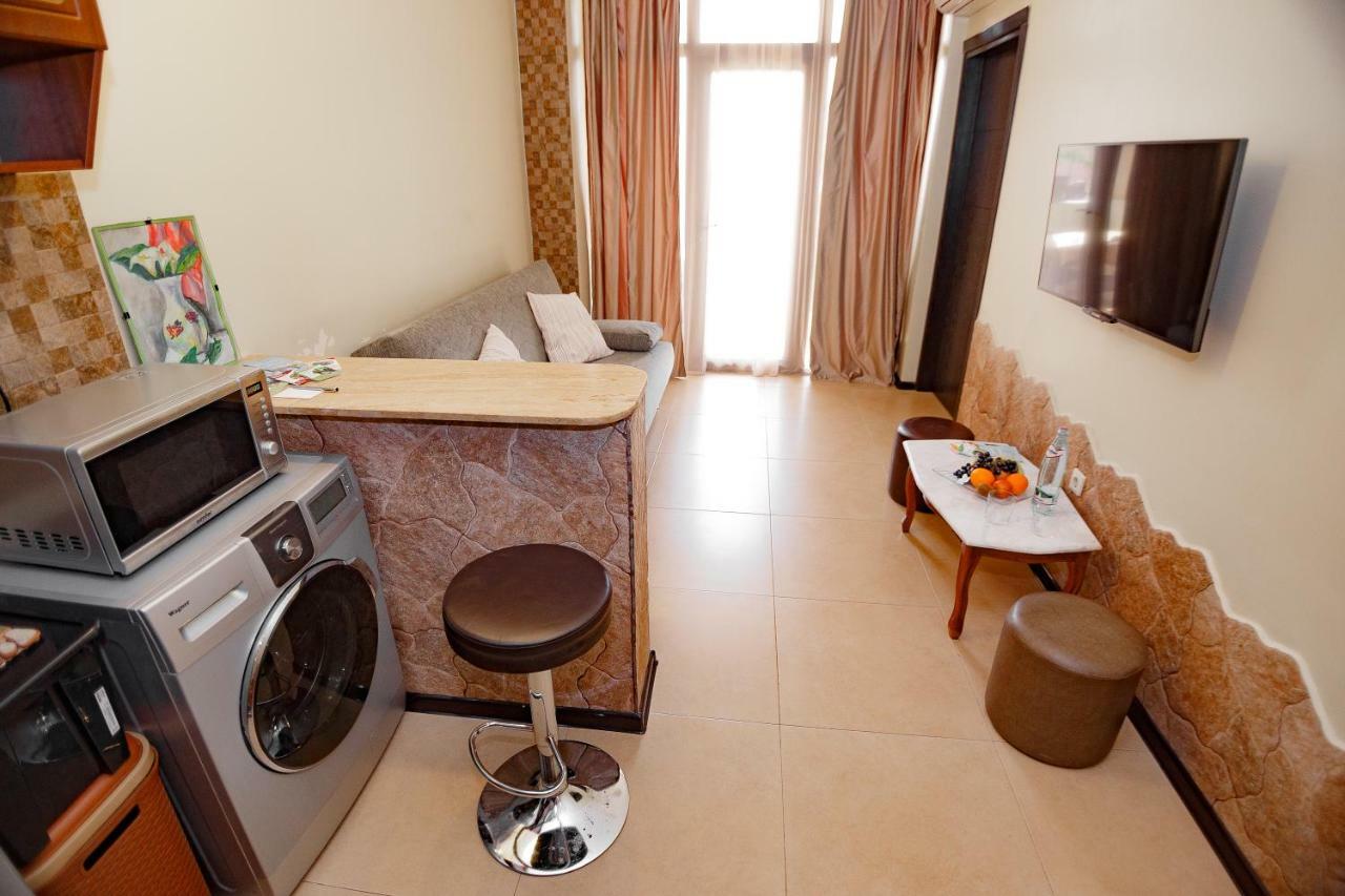 Apartment On Javakhishvili บาทูมิ ภายนอก รูปภาพ